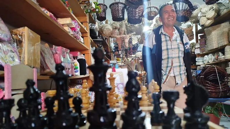 También-se-elaboran-piezas-de-ajedrez 